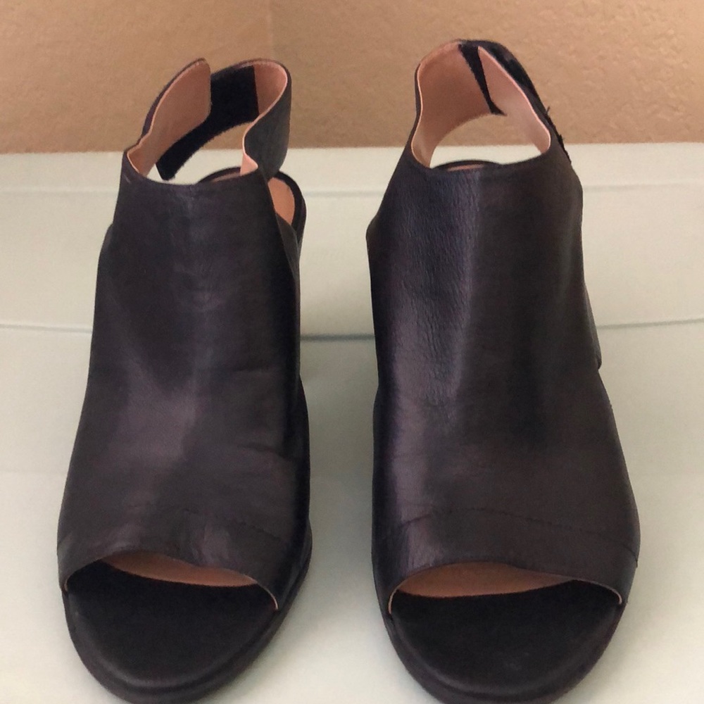 NWOT - Black leather open toe sling back sandals